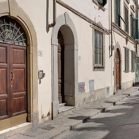 Art Sant Ambrogio Apartment *